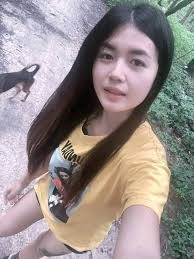 Cat picture and comments about its cuteness