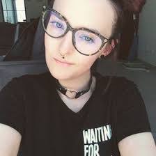 Ellen Moens's Instagram, Twitter & Facebook