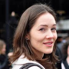 Mimi Harrison's Instagram, Twitter & Facebook