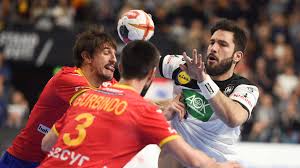 Die deutschen spieler bei der nationalhymne. Handball Wm Deutschland Feiert Gruppensieg Mit Erfolg Gegen Spanien Handball