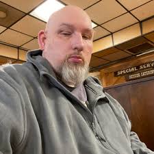 Can a 17 year old play poker?