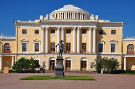 Поначалу строительство началось на с июня 1918 года павловский дворец и парк были преобразованы в государственный музей. Ekskursiya Pavlovsk