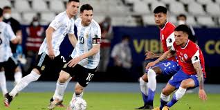 Alexis sánchez, responsable de tres de los ocho goles de chile en el premundial, sufrió una lesión muscular del plantar delgado después del entrenamiento del viernes y se perderá, como mínimo, la. El Mal De Argentina Gana Pero Le Empatan Ya Van Tres Veces Que Pasa Copa America 2021 Copa America 2021 Futbolred