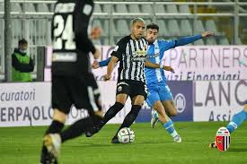 Durante la questa 33ª giornata di serie a sono stati fischiati quattro calci di rigori, tutti trasformati correttamente. Calcio Serie B L Ascoli Sbaglia Un Rigore Ma Conquista Un Punto D Oro Con La Reggina Baijc Ancora In Gol Sport Centropagina Cronaca E Attualita Dalle Marche