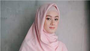 Belajar Berhijab Dinda Hauw Hapus Foto Lamanya Di Instagram Islampos