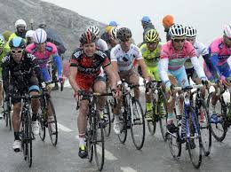 Nueve ciclistas colombianos estarán presentes en la edición 100 de la vuelta a cataluña. Vincenzo Nibali Cadel Evans And Rigoberto Uran Climb Through The Snow To The Col Du Galibier Today Via Grah Vincenzo Nibali Giro D Italia Cycling Photos