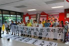 左右 (zuǒ yòu), 大概 (dà gài), 大约 (dà yuē) синоним 左右 不同的语境这几个词语表达的意思含义都不一样。 但是我猜测你想问的是它们类似于英语about的意思吧。 这三个词都有猜测，不确定，估计，的意思. æŠ•æ›¸ å…«å¤§è¡Œæ¥­å¯ä»¥è§£å¥—ç¤¾å­å³¶äººå»è¦‹ä¸åˆ°æŸ¯å¸‚é•· ä¸Šå ± è©•è«–