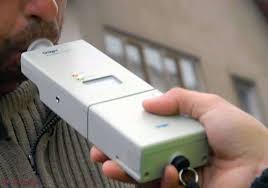 O femeie de 60 de kilograme care bea o bere intr o ora are nevoie de aproximativ 2 ore si 20 de minute pentru ca alcoolemia ei sa ajunga la 0. AtenÈ›ie È™oferi In Cat Timp Iese Alcoolul Din Sange È™i Alcoolemia Ajunge La 0 Toate Miturile Au Fost Spulberate