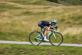 Aerodynamische Abfahrtshaltung Bianchi Rennrad Fahrradtour Eroica Fahrradfahren Fahrradliebe Passioneceleste Eroica2 Fahrrad Fahren Fahrrad Fahrradtour