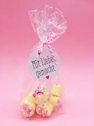 Gastgeschenk für die hochzeit du suchst zur hochzeit das passende gastgeschenk? Herzen Aus Schokolade Selber Machen Einfache Geschenkideen Geschenkideen Geschenke Schokolade Selber Machen