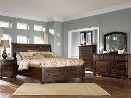 Ashley Furniture Gaylon Bedroom Set Diseno De Interiores Dormitorio De Madera Oscura Muebles De Dormitorio De Madera Y Muebles De Madera Oscura