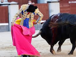 Emilio de Justo abre la Puerta Grande en la Corrida de la Cultura cortando  tres orejas