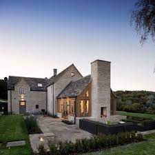 It's a modern english farmhouse that perfectly balances crisp clean lines and soft traditional textures. 1000 Ideas About Farm House Exteriors On Pinterest House Exteriors Farm House And Houses Arquitetura Fachadas De Casas Terreas Casas