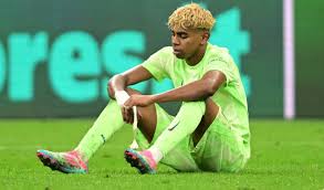 El dolor de Lamine Yamal tras la eliminación: tendido en el piso :: Olé - ole.com.ar