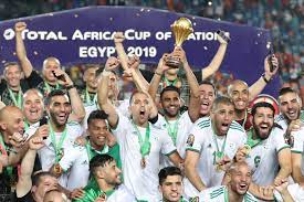غادرت الجزائر نهائيات كأس العالم بعد هزيمتها بهدف لصفر امام الولايات المتحدة في الجولة الثالثة الاخيرة ضمن منافسات المجموعة الثالثة،مما انتهت الجزائر رحلتها فى كأس العالم بدون هدف ونصر، بالاضافة الى المركز الاخير. Ø£Ø³Ø¹Ø¯ØªÙ‡ Ø®Ø³Ø§Ø±Ø© ØªÙˆÙ†Ø³ Ø£ÙƒØ§Ø¯ÙŠÙ…ÙŠ Ø³Ø¹ÙˆØ¯ÙŠ ÙŠØµÙ Ù„Ø§Ø¹Ø¨ÙŠ Ø§Ù„Ø¬Ø²Ø§Ø¦Ø± Ø¨Ø§Ù„Ù‚Ø·Ø· Ø§Ù„ÙˆØ¯ÙŠØ¹Ø© Ø§Ù„Ø¹Ø§Ù„Ù… Ø§Ù„Ø¹Ø±Ø¨ÙŠ Ø£Ø®Ø¨Ø§Ø± Ø§Ù„Ø¬Ø²ÙŠØ±Ø© Ù†Øª