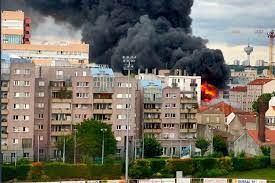 Limited parking is available for a fee and is offered. Violent Incendie En Cours A Aubervilliers