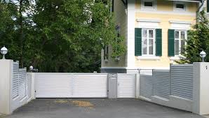 Modell Trento Zaun Mit Gehture Und Schiebetor Weiss In 2020 Alu Zaun Einfahrtstor Schiebetor