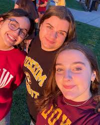 Hii! My name is Avery Richard and I'm from Pittsburgh, PA. I am 100%  committed to Loyola and will be majoring in economics. I love music (tame  impala, frank ocean, Radiohead, and