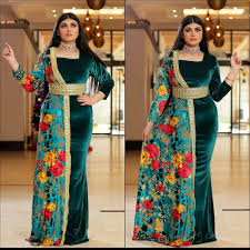 Dresaat On Instagram فستان مخمل ساده مع مخمل مشجر بورنوتو حزام غير ثابت سعرة240درهم African Print Fashion Dresses Fashion Dresses African Print Fashion