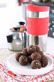 Energy Balls Ou Balles Energetiques Pruneau Chocolat Et Amande Le Miam Miam Blog Miam Pruneau Fondant Au Chocolat Inratable