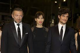 They were married in late 1992 when le besco, 16, was pregnant with their daughter shanna, who was born on 3 january 1993. Bild Zu Vincent Cassel Mein Ein Mein Alles Vignette Magazine Louis Garrel Maiwenn Vincent Cassel Filmstarts De