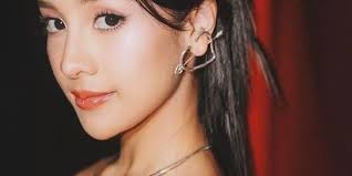 7 Potret Anya Geraldine di Gala Premiere 'Cinta Tak Seindah Drama Korea',  Cantik Memikat Serba Pink