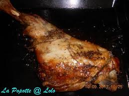 Ensuite, placez le gigot d'agneau dans un grand plat. Gigot D Agneau Fondant Cuisson Au Four La Popotte Lolo