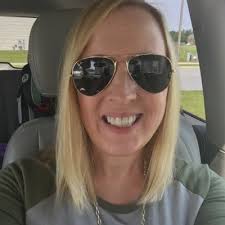 Nicole Creech (@NicoleDCreech)