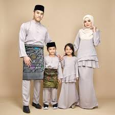 Sepasang baju kurta dan seluar seorang untuk amir dan anas manakala kurta sahaja untuk. Set Baju Raya Sedondon Suami Isteri Dan Anak Shopee Malaysia