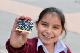 2040 estudiantes de 22 colegios oficiales de Bogotá aprenden sobre  lenguajes de programación