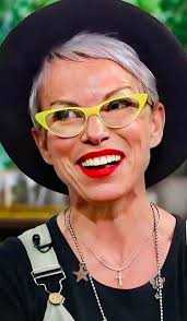 She's pretty and amazing. A good actress❤