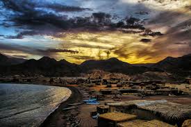 ستجد أكثر من نوع للاستراخات، فهناك خيام تطل على الشاطئ مباشرة وستجد فيها فرشا ملونا على الطراز السيناوي كأنك في قعدة بدوية مميزة. وإذا انتظرت إلى المساء، فستستمتع مع الفرق الموسيقية السيناوية التي تعزف أنغامها وسط سكون الليل والجبال. Ù†ÙˆÙŠØ¨Ø¹ ÙˆÙŠÙƒÙŠØ¨ÙŠØ¯ÙŠØ§