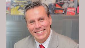 Roberto Izaguirre's Instagram, Twitter & Facebook