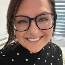 Jennifer Bumstead's Instagram, Twitter & Facebook