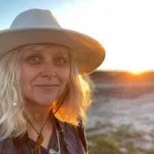 Cara Masters's Instagram, Twitter & Facebook