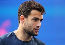 Apasionante y sorprendente final ha tenido el ultimate tennis showdown con el triunfo de un matteo berrettini que ha ido de menos a más hasta terminar imponiéndose a stefanos tsitsipas, gran. Australian Open Injured Berrettini Withdraws To Send Tsitsipas Into Last Eight Nowslife