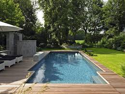 Die Pool Terrasse Tipps Fur Den Bodenbelag Pool Terrasse Schwimmingpool Garten Terrasse