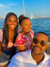 Summer finally arrived in Boston —such a great time with close friends!  ☀️🙌🏾🛥️