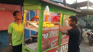 Dalam usaha angkringan, selain dari sisi harga, sisi pelayanan sangat berperan penting, karena usaha ini bergerak di bidang jasa yang juga dinilai dari segi pelayanannya. Zalfa J3j217385 S Blog