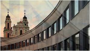 Der ergonomische balancestuhl des kleinen designstudios aus der litauischen hauptstadt vilnius bringt bei der wissensarbeit am schreibtisch mehr bewegung in den alltag. Vilnius Hauptstadt Von Litauen Foto Bild Kirche Digiart Architektur Bilder Auf Fotocommunity