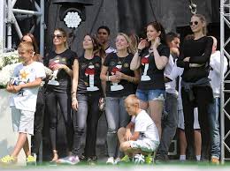 © getty images, sascha steinbach. Lena Gercke Das Model Zeigt Unfreiwillig Ihren Freund Kilian Muller Wohlfahrt Express De