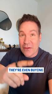 This is the CRAZIEST travel scam I’ve seen — even frequent fliers are  falling for it!