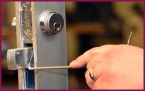Canyon Crest Locksmith technician working in Ogden