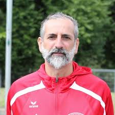 Fußball-Bezirksliga: Sechs Teams sind vereint im Abstiegskampf