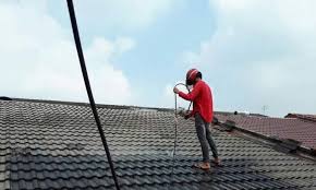 Thisoldhouse.com recommends a 1 to 1 mixture of bleach and water. The Cost Of Having Your Roof Cleaned And Treated