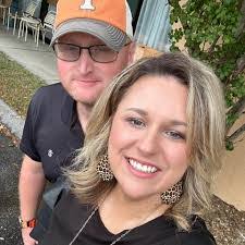 Lesley Cobb's Instagram, Twitter & Facebook