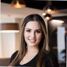 Kelly Marrs's Instagram, Twitter & Facebook