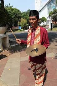 Indonesia memang benar negara yang bhineka tunggal ika kita sangat bersyukur dengan keragaman negara kita. Tanjidor Seni Hybrid Saba Kota Indonesia Kaya