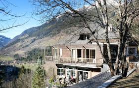 The bathrooms feature a shower and offer a hair dryer and bathrobes. Alpine Spa Hotel Haus Hirt Schonste Zeit Magazin