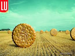 Nouvelles Publicites Pour Les Biscuits Lu Et Approuvees Communication Agro Alimentaire Creation Publicitaire Publicite Campagne Publicitaire